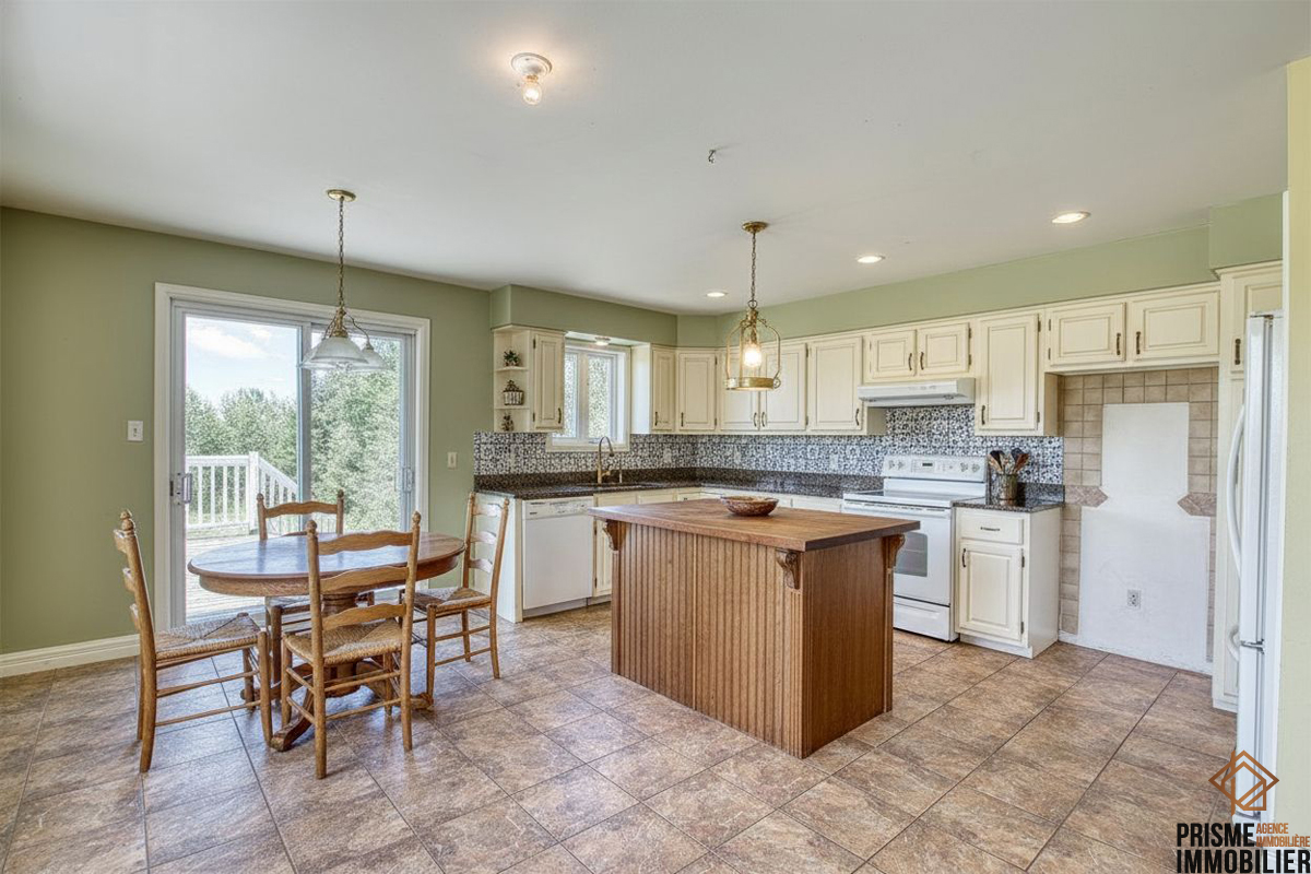 Superbe maison à vendre à Chartierville. Cette maison à vendre à Chartierville vous intéresse? Contactez un de nos courtiers immobiliers pour plus d'information sur cette maison à vendre au 130A Ch. St-Paul Chartierville (Estrie), Québec, J0B1K0